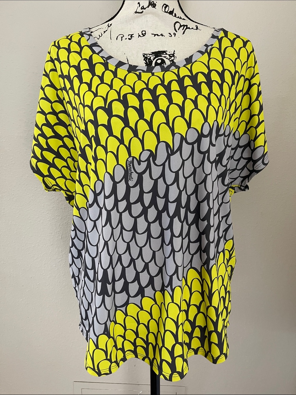 NWT Manuhealii Kaimalino Top Lemonade (Yellow & Gray) S
